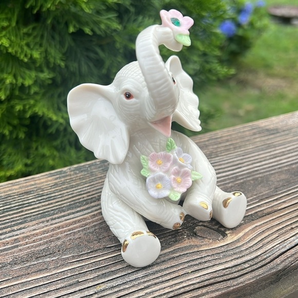 Lenox  Jewels Collection Sitting Elephant  With Flowers Figurine blue - Picture 3 of 5